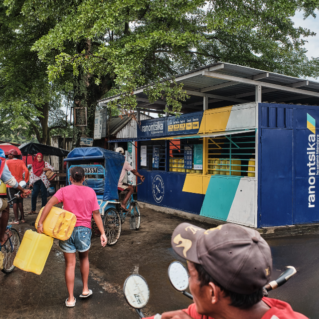kiosk-jerricane-consommateurs